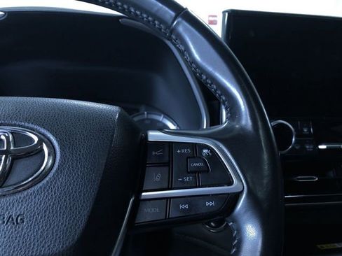 Certified 2023 Toyota Highlander XLE image 28