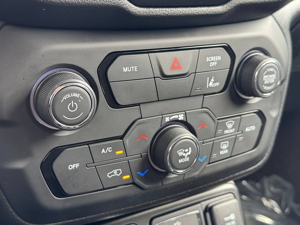 Used 2023 Jeep Renegade Trailhawk AWD/4WD image 23