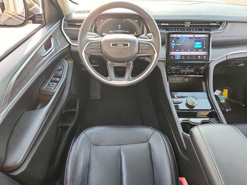 Used 2023 Jeep Grand Cherokee Limited AWD/4WD image 11