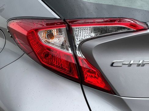 Used 2019 Toyota C-HR XLE FWD image 32