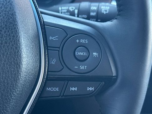 Used 2023 Toyota Venza Limited image 31