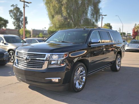 Used 2020 Chevrolet Suburban Premier w/ Premier Plus Edition AWD/4WD image 1