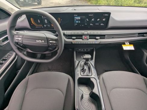 New 2026 Kia K4 FWD image 15