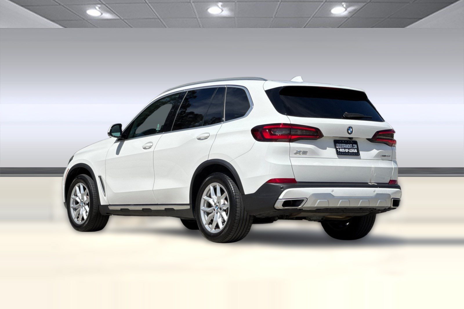 Used 2021 BMW X5 xDrive40i w/ Convenience Package AWD/4WD image 3