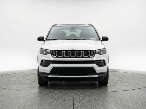 Used 2025 Jeep Compass Limited AWD/4WD image 2