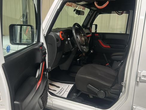 Used 2014 Jeep Wrangler Unlimited Sport w/ Max Tow Package image 9