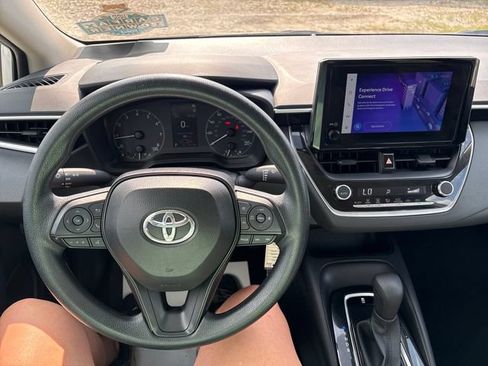 Used 2025 Toyota Corolla LE FWD image 10