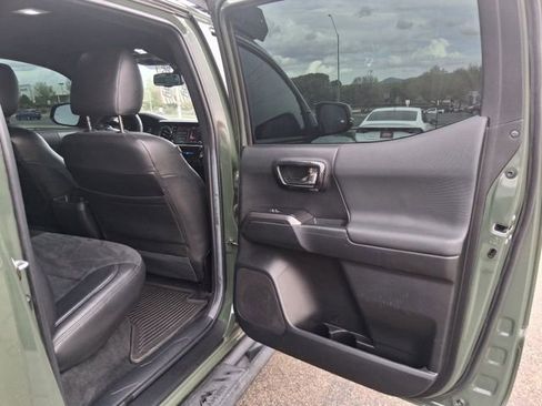 Used 2022 Toyota Tacoma TRD Off-Road w/ Technology Package image 10