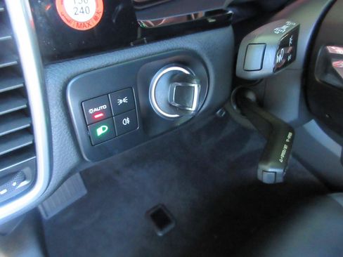 Used 2023 Porsche Cayenne AWD/4WD image 58