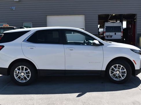Used 2024 Chevrolet Equinox LT AWD/4WD image 4