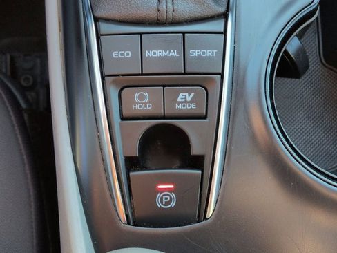 Certified 2020 Toyota Camry LE image 26