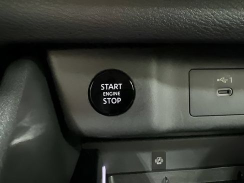 Used 2025 Nissan Rogue SL AWD/4WD image 29