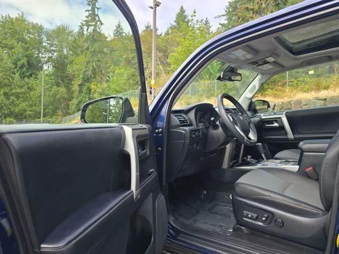 Used 2020 Toyota 4Runner SR5 Premium w/ Moonroof Package AWD/4WD image 23