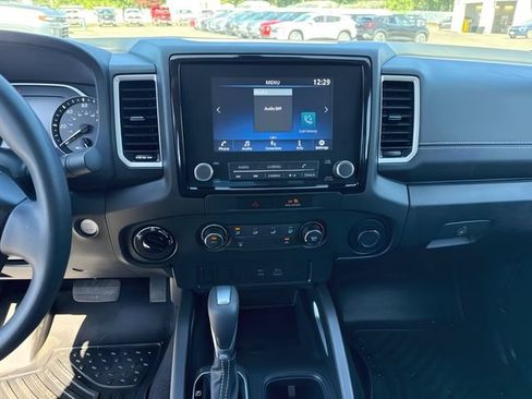 Used 2022 Nissan Frontier SV AWD/4WD image 22