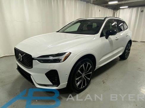 Used 2025 Volvo XC60 B5 Plus AWD/4WD image 1