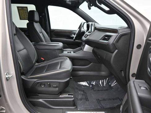 Used 2024 Chevrolet Suburban Premier image 11