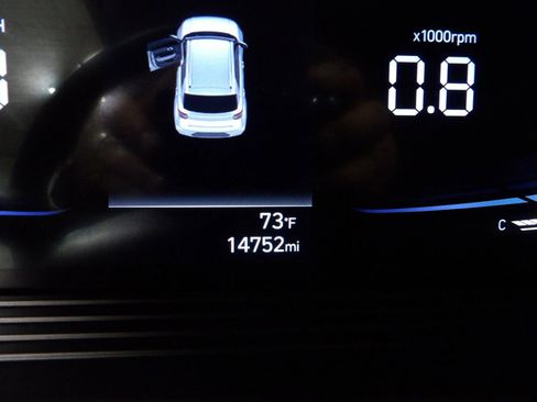 Used 2024 Hyundai Venue SEL FWD image 26