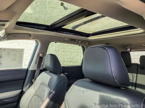 New 2025 Nissan Pathfinder Platinum image 9