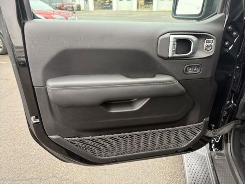 Used 2023 Jeep Wrangler Unlimited Sahara w/ Cold Weather Group AWD/4WD image 11