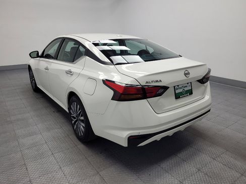 Used 2025 Nissan Altima 2.5 SV FWD image 5