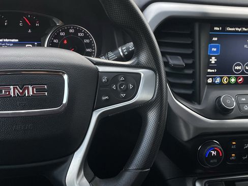 Used 2023 GMC Acadia SLE image 14