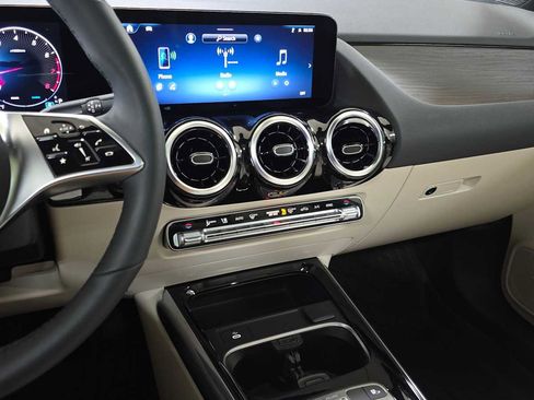 Certified 2026 Mercedes-Benz GLA 250 4MATIC image 36