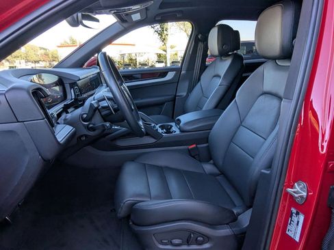 Used 2024 Porsche Cayenne S image 5