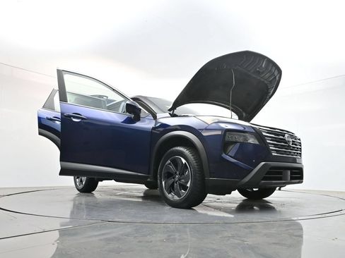 Used 2024 Nissan Rogue SV FWD image 40