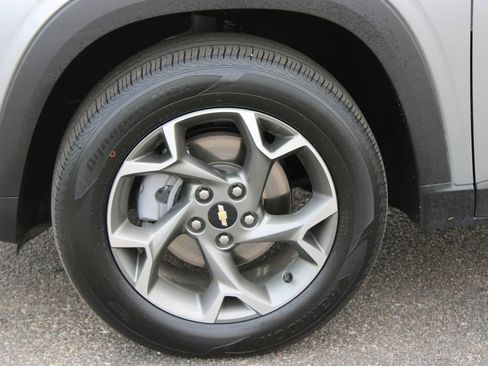 Used 2025 Chevrolet Trax LT image 17