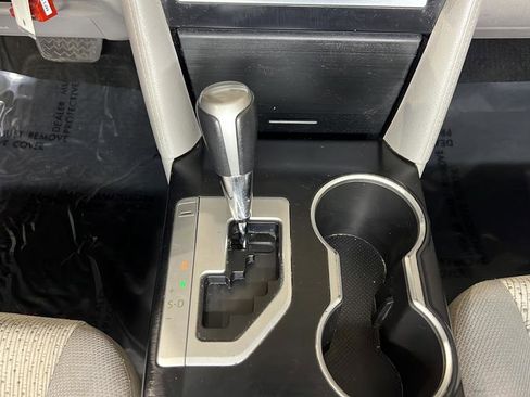 Used 2014 Toyota Camry L image 22