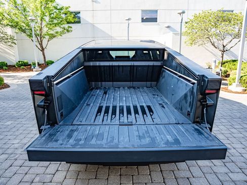 Used 2024 Tesla Cybertruck AWD Crew Cab image 36