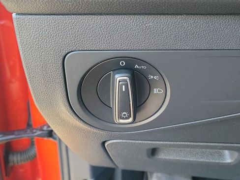 Used 2019 Volkswagen Tiguan SE w/ Panoramic Sunroof Package FWD image 28