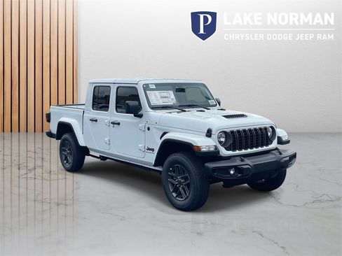 New 2025 Jeep Gladiator Sport image 2