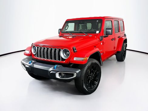 Used 2024 Jeep Wrangler Unlimited Sahara AWD/4WD image 3