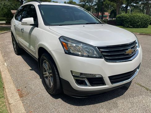 Used 2017 Chevrolet Traverse LT FWD image 7