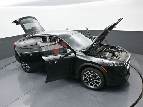 Used 2025 BMW X2 xDrive28i AWD/4WD image 38