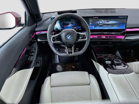 Used 2025 BMW i5 eDrive40i w/ M Sport Package RWD image 25