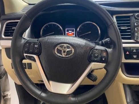 Used 2016 Toyota Highlander Limited AWD/4WD image 17