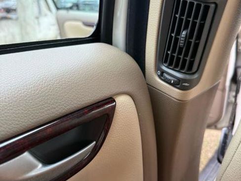 Used 2002 Volvo V70 AWD image 16