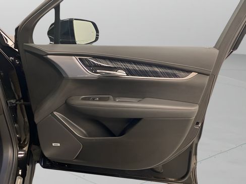 Used 2025 Cadillac XT6 Premium Luxury AWD/4WD image 26