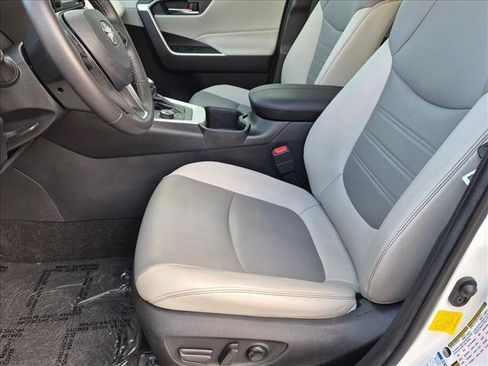 Used 2022 Toyota RAV4 XLE Premium AWD/4WD image 15