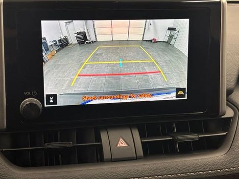 Used 2025 Toyota RAV4 XLE AWD/4WD image 28