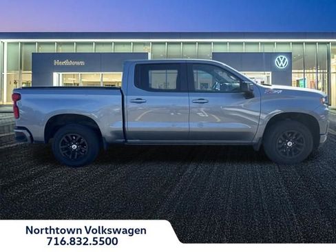 Used 2022 Chevrolet Silverado 1500 RST AWD/4WD image 2