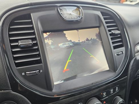 Used 2014 Chrysler 300 C image 22