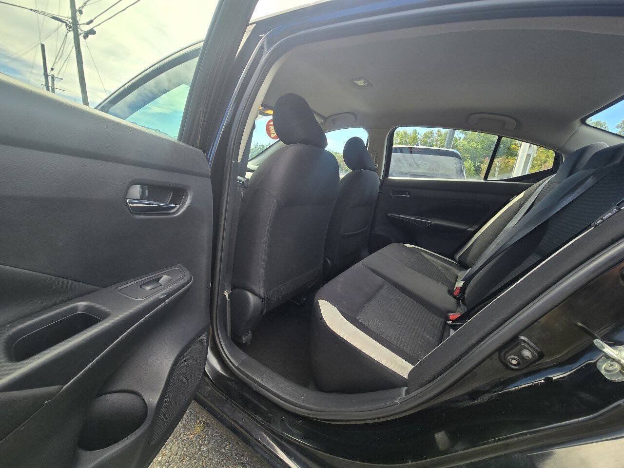Used 2021 Nissan Versa SV FWD image 20