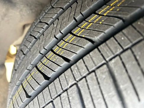 Used 2022 Ford Explorer XLT w/ Equipment Group 202A image 30