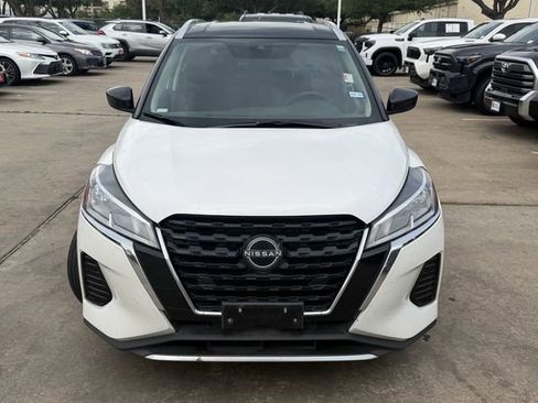 Used 2024 Nissan Kicks SV image 2