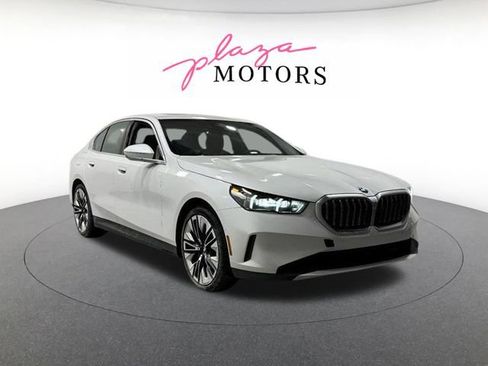 Used 2026 BMW 530i xDrive w/ Premium Package AWD/4WD image 4