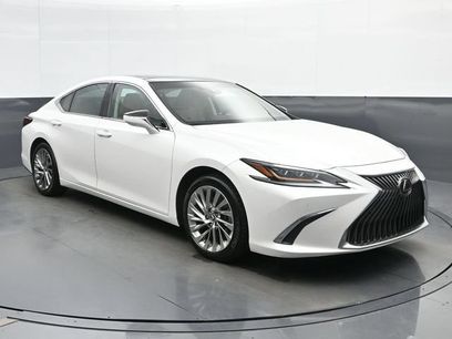 Used 2019 Lexus ES 350 Ultra Luxury w/ Accessory Package 2