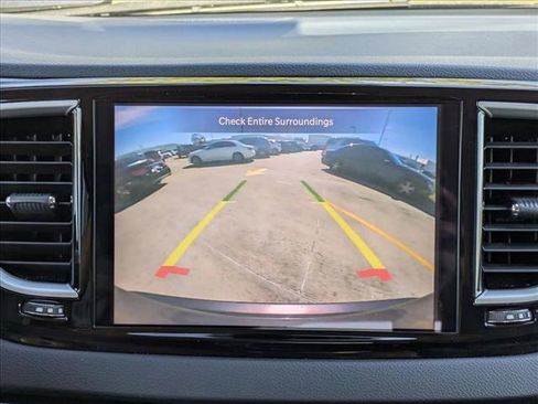 Used 2023 Chrysler Pacifica Touring-L image 14